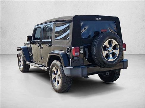 Used 2017 Jeep Wrangler Unlimited Sahara AWD/4WD image 8