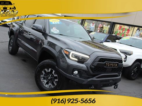 Used 2018 Toyota Tacoma TRD Off-Road image 1
