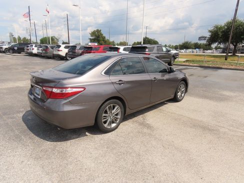 Used 2016 Toyota Camry SE FWD image 11