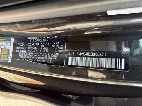 Used 2024 Kia Carnival LX image 24