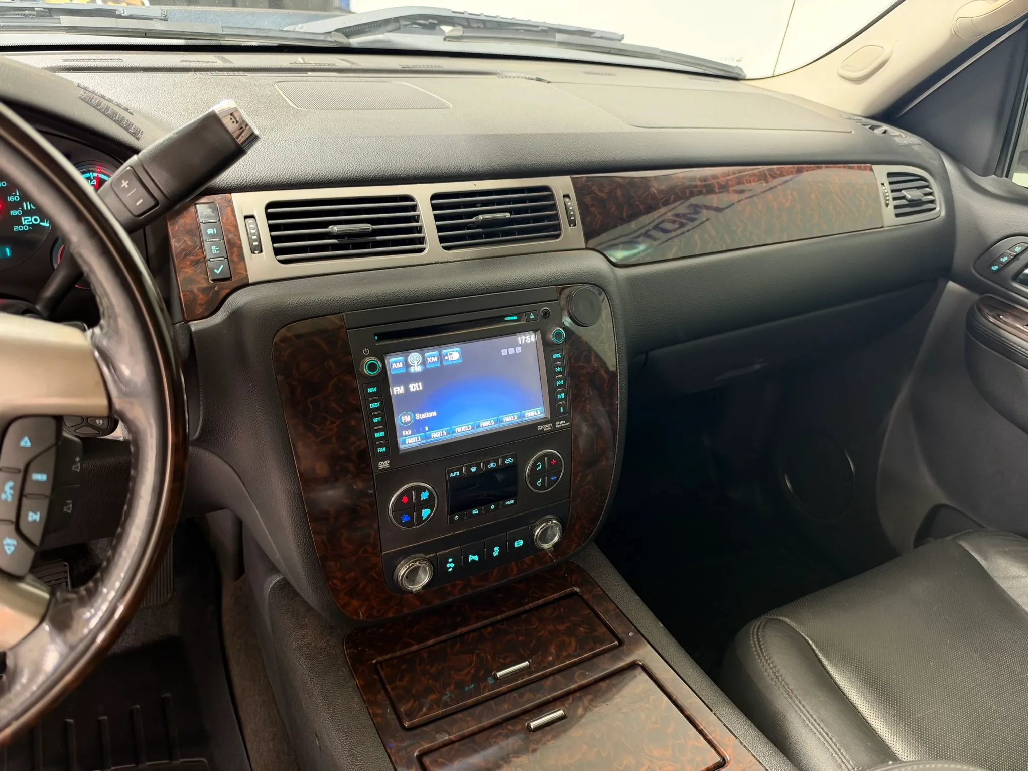 Used 2012 GMC Sierra 2500 Denali w/ Suspension Package, Off-Road AWD/4WD image 15