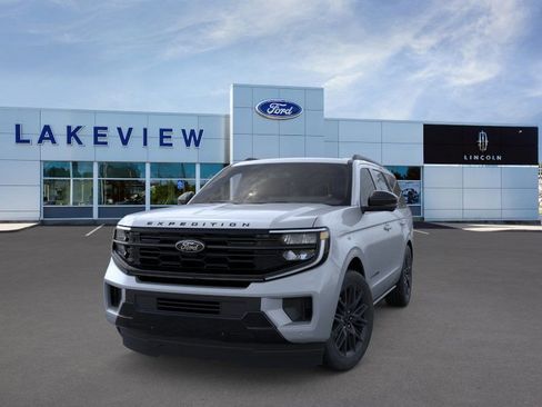 New 2026 Ford Expedition Platinum image 2