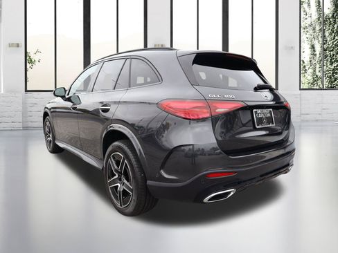 Certified 2025 Mercedes-Benz GLC 300 image 3