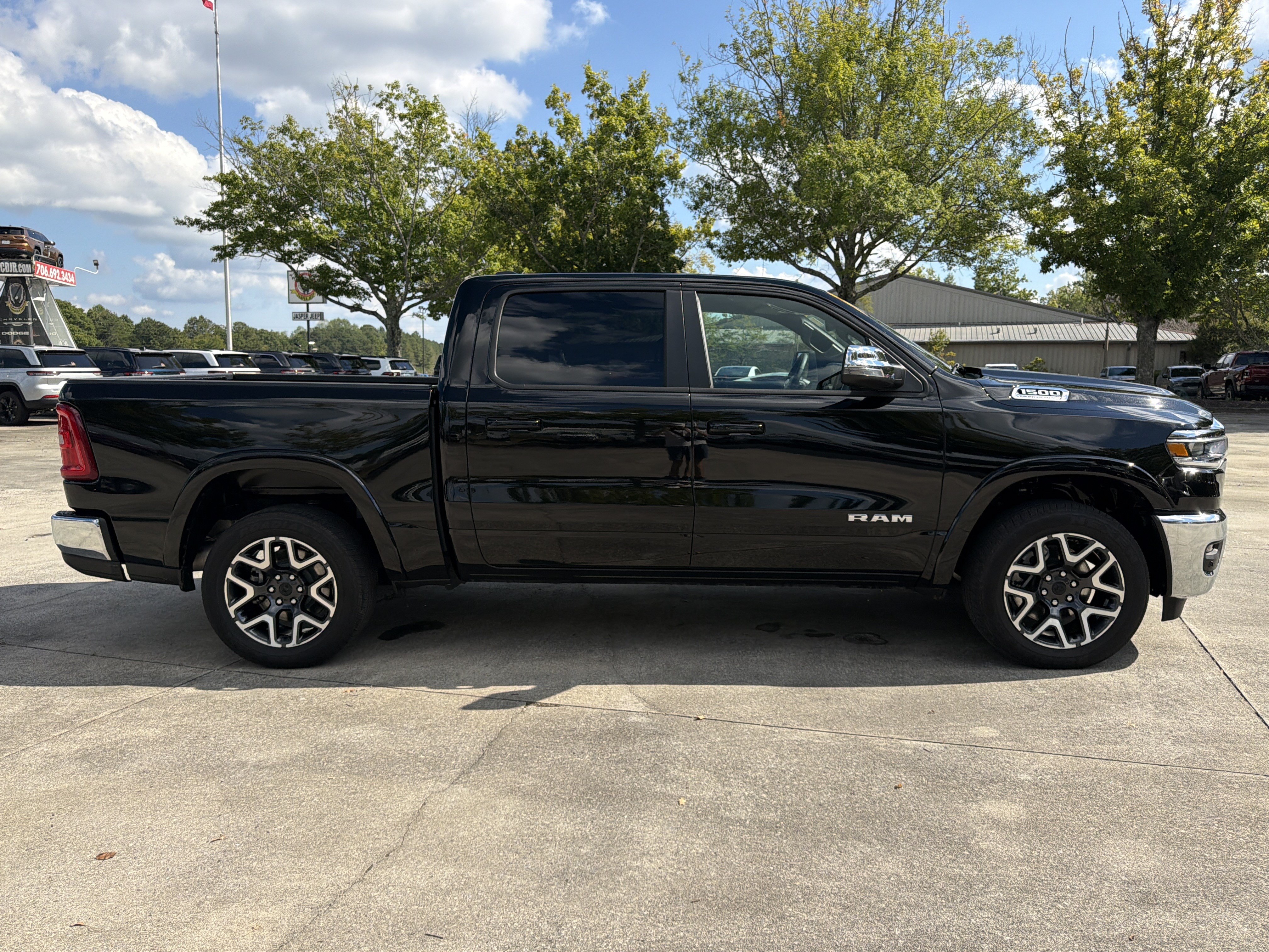 Used 2026 RAM 1500 Laramie AWD/4WD image 8