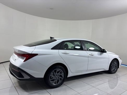 New 2025 Hyundai Elantra Blue image 5