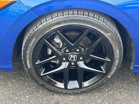Used 2023 Honda Civic Sport image 2