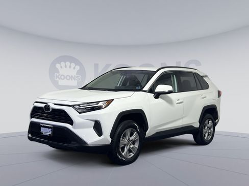 Used 2025 Toyota RAV4 XLE FWD image 1