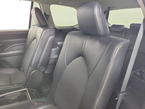Used 2025 Toyota Grand Highlander AWD image 13