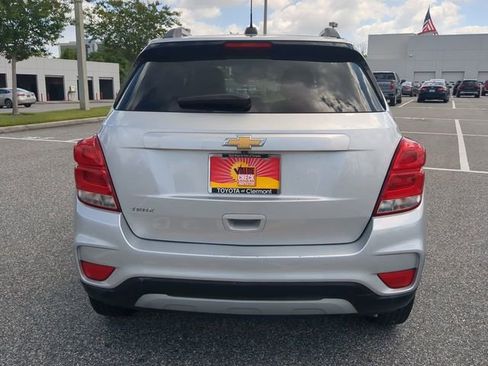 Used 2021 Chevrolet Trax LT w/ LT Convenience Package image 5