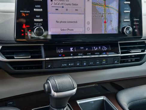 Used 2021 Toyota Sienna XLE w/ XLE Plus Package image 25