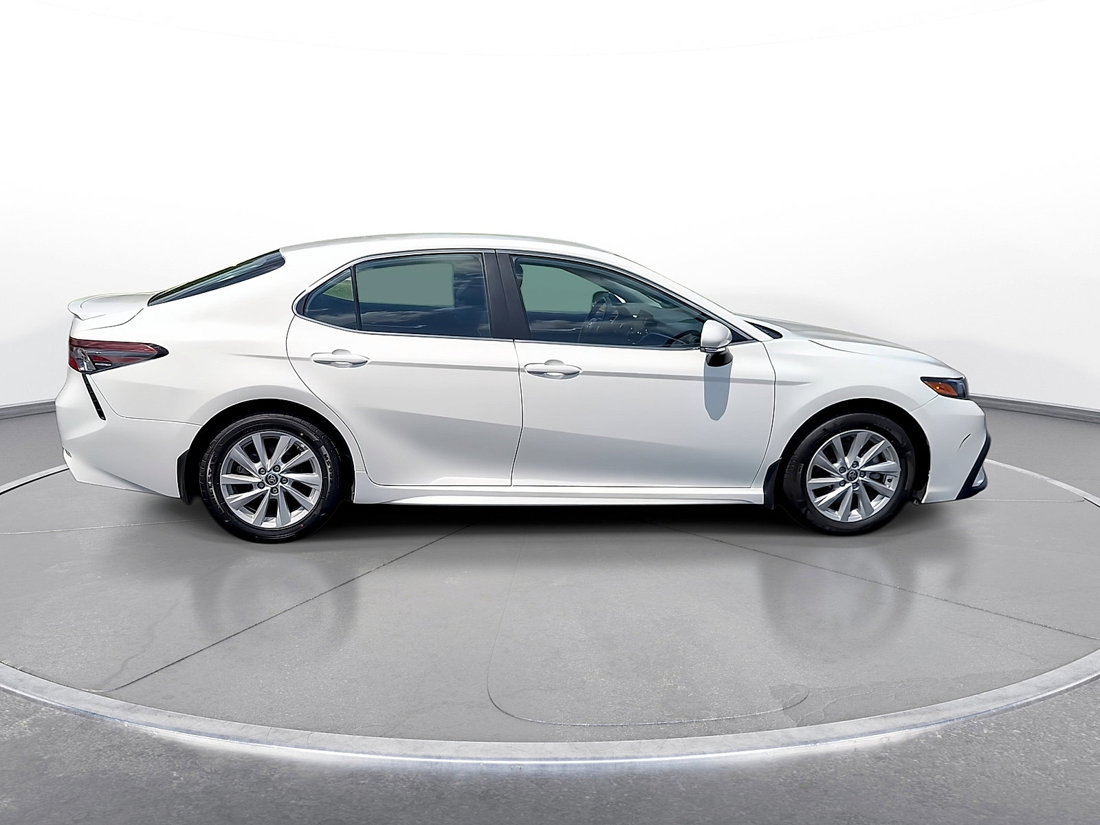 Used 2024 Toyota Camry SE FWD image 9