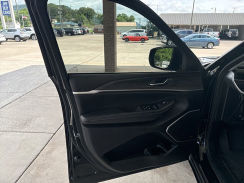 Used 2021 Jeep Grand Cherokee L Limited AWD/4WD image 18