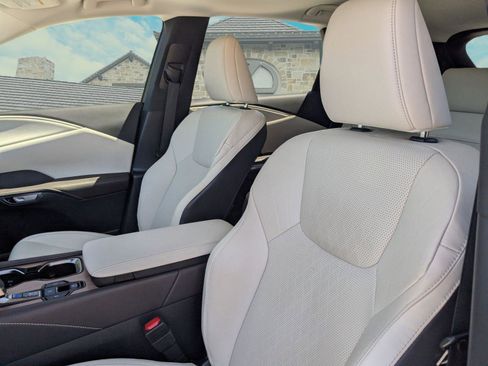 Certified 2024 Lexus RX 350 Premium w/ Accessory Package (K3) image 7