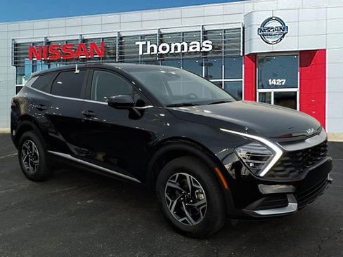 Used 2025 Kia Sportage LX image 1