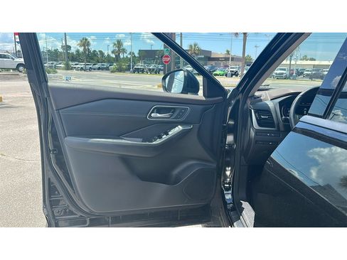 Used 2022 Nissan Rogue Platinum w/ Head-Up Display Package FWD image 11