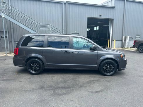 Used 2019 Dodge Grand Caravan GT FWD image 2