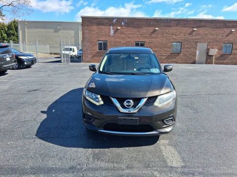Used 2015 Nissan Rogue S FWD image 2