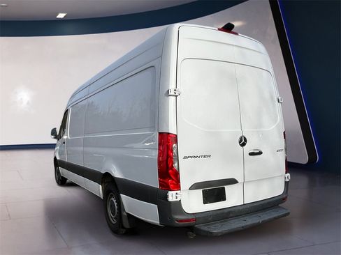 Used 2023 Mercedes-Benz Sprinter 2500 image 3