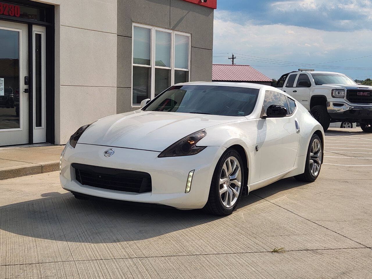 Used 2013 Nissan 370Z Coupe RWD image 2