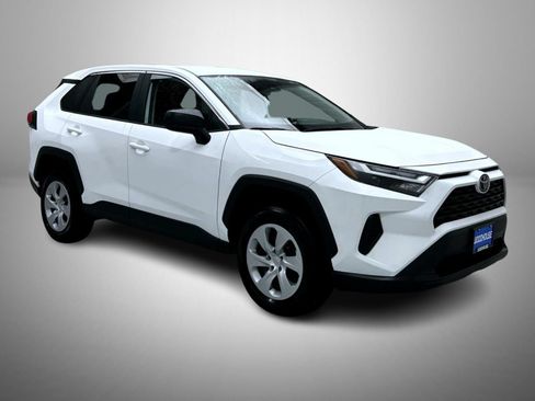 Used 2025 Toyota RAV4 LE AWD/4WD image 3