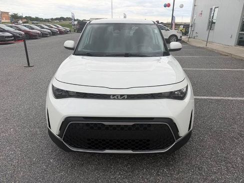Used 2025 Kia Soul LX w/ LX Technology Package FWD image 3