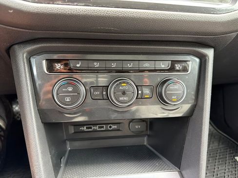 Used 2019 Volkswagen Tiguan SE w/ Panoramic Sunroof Package FWD image 12