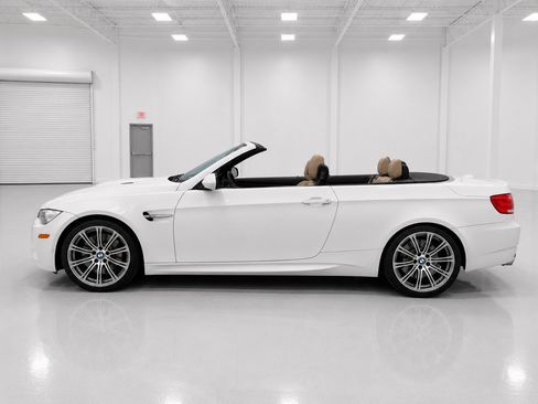 Used 2011 BMW M3 Convertible RWD image 9