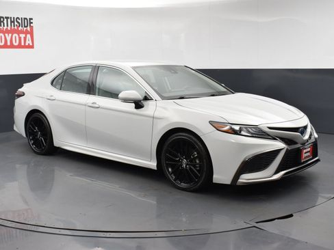 Used 2022 Toyota Camry XSE FWD image 6
