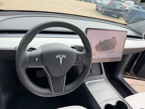 Used 2025 Tesla Model Y Long Range RWD image 16