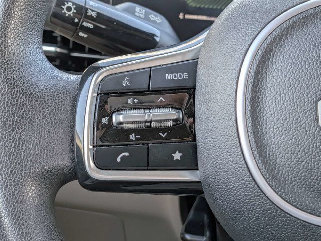 Used 2025 Kia Carnival LX FWD image 26