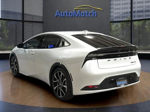 Used 2024 Toyota Prius Prime FWD image 9
