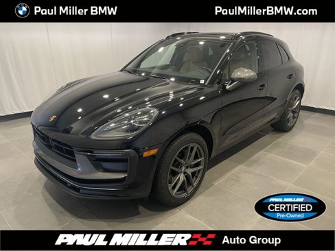 Used 2024 Porsche Macan image 1