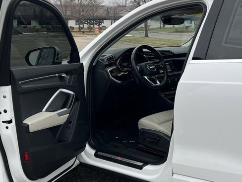 Used 2021 Audi Q3 2.0T Premium w/ Convenience Package image 16