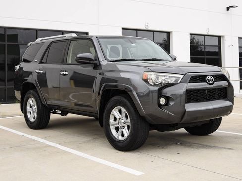 Used 2016 Toyota 4Runner SR5 4x2 4dr SUV image 3