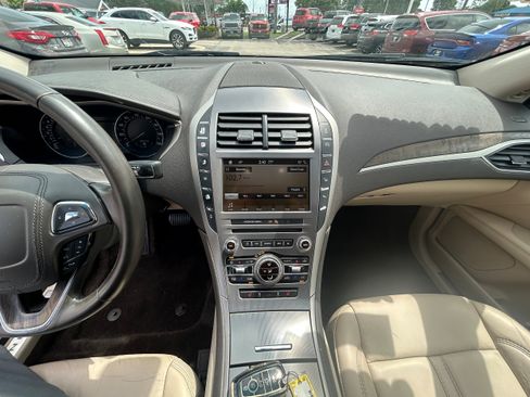 Used 2017 Lincoln MKZ Select w/ Technology Package FWD image 9