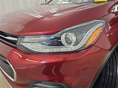 Certified 2022 Chevrolet Trax LT w/ LT Convenience Package image 35