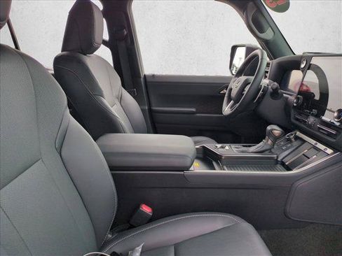 Used 2025 Lexus GX 550 w/ Accessory Package (Z1) AWD/4WD image 20