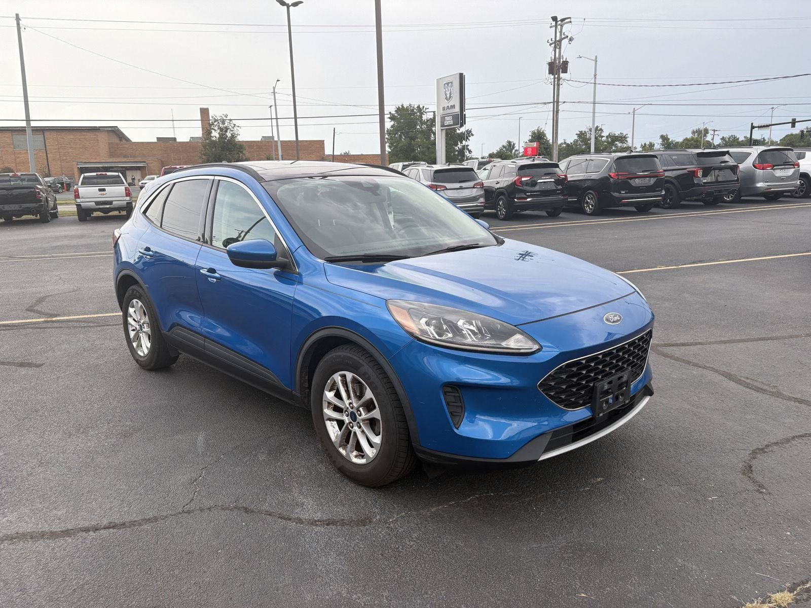 Used 2020 Ford Escape SE FWD image 2