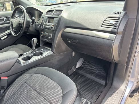 Used 2019 Ford Explorer XLT FWD image 12