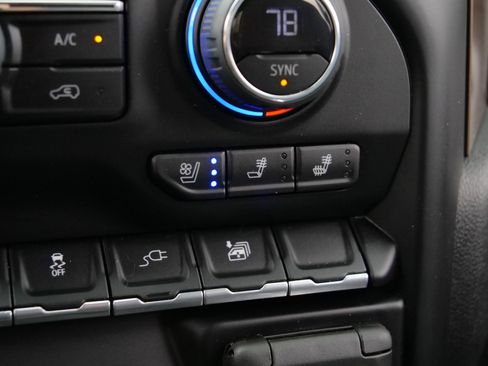 Used 2022 Chevrolet Silverado 3500 High Country image 14