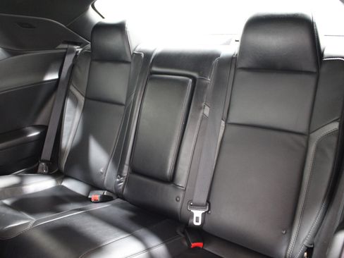Used 2015 Dodge Challenger R/T Plus RWD image 19