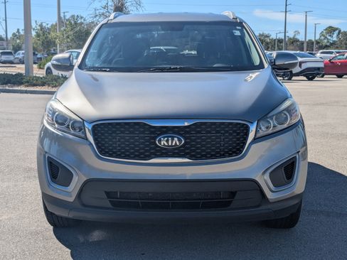 Used 2018 Kia Sorento LX image 3