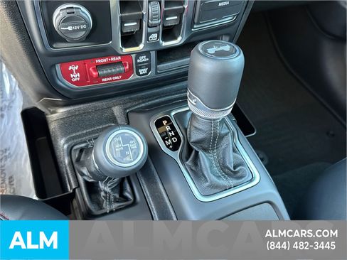 Used 2025 Jeep Wrangler Unlimited Rubicon image 36