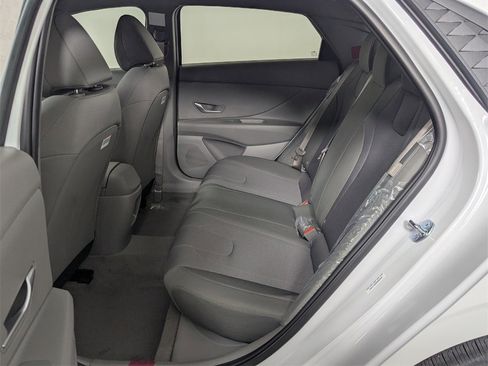 New 2025 Hyundai Elantra SE image 26