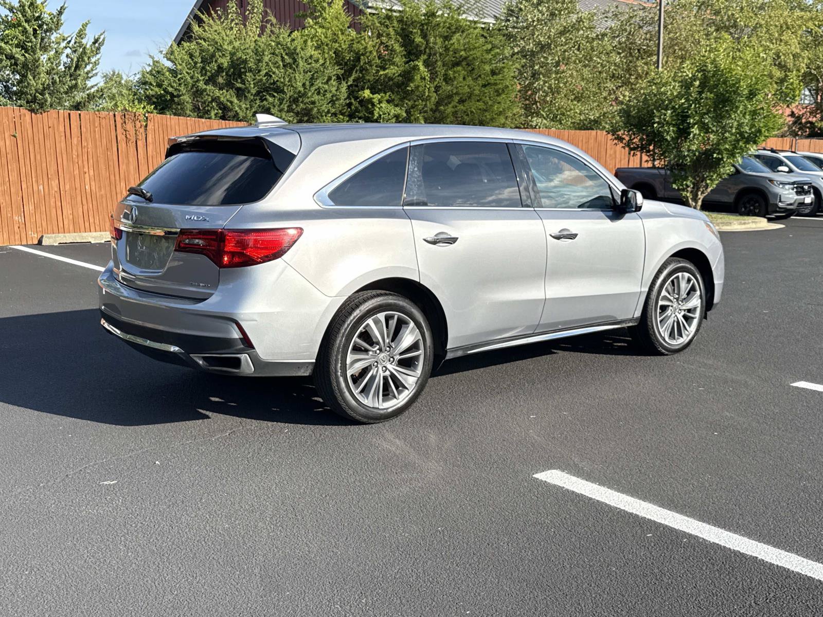 Used 2017 Acura MDX w/ Technology Package AWD/4WD image 24