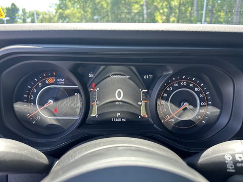 Used 2025 Jeep Wrangler Unlimited Rubicon AWD/4WD image 30