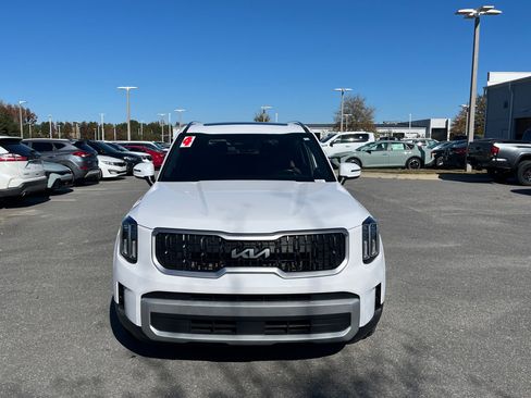 Used 2024 Kia Telluride EX w/ EX Captain's Chair Package image 12