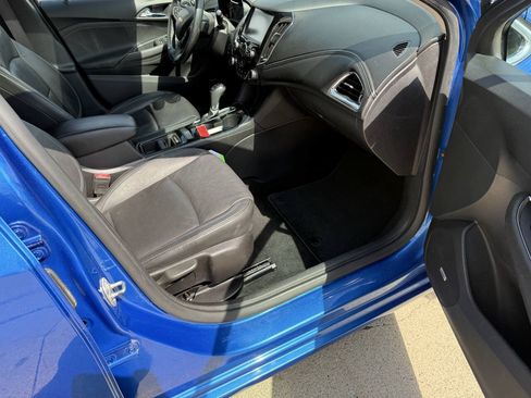 Used 2017 Chevrolet Cruze Premier FWD image 11