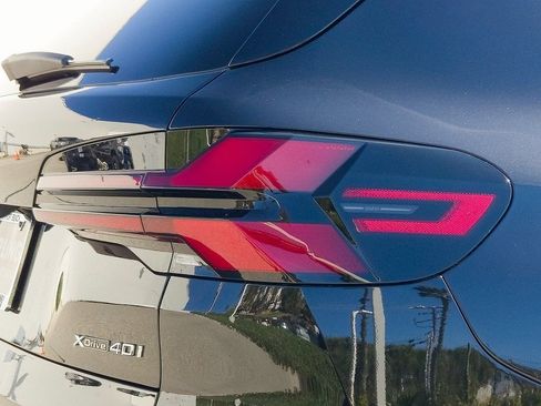 New 2026 BMW X5 xDrive40i w/ Executive Package image 3