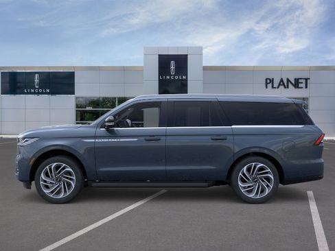 New 2026 Lincoln Navigator L Premier AWD/4WD image 3